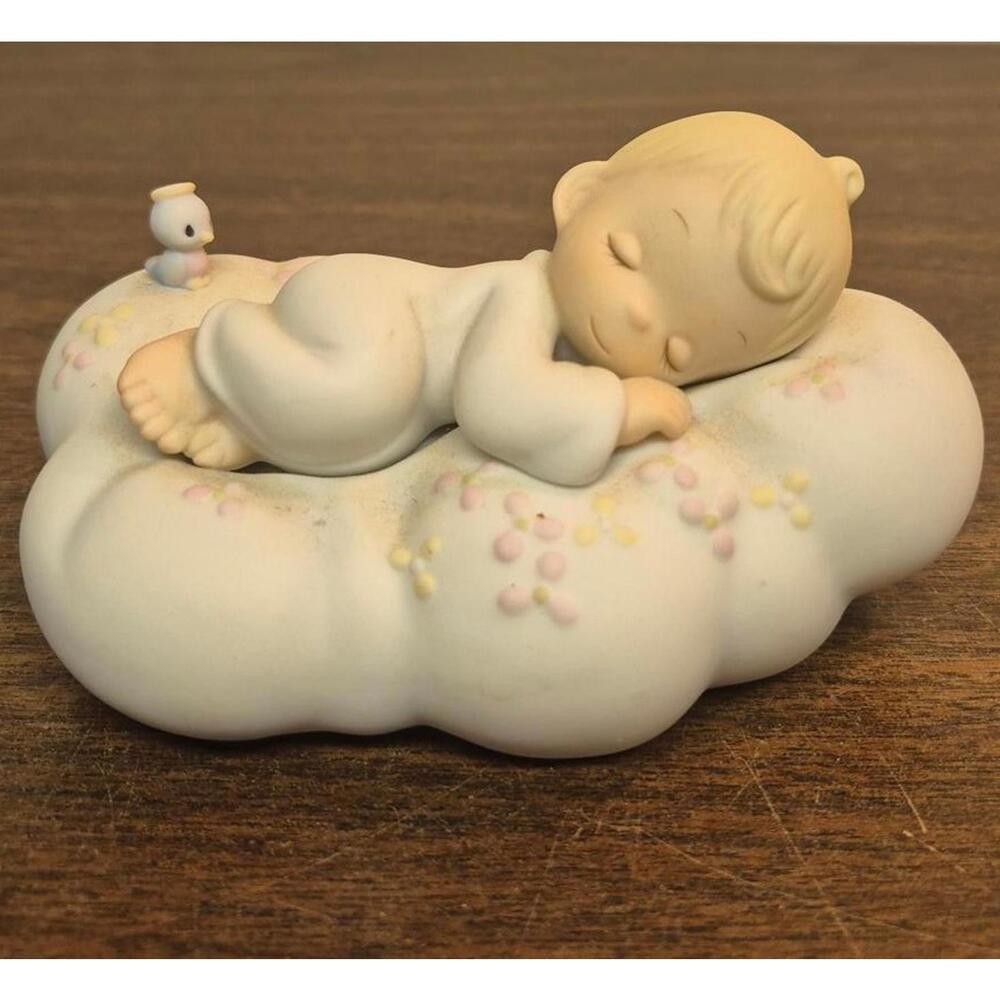 Precious Moments - Safe in the Arms of Jesus - Figurine